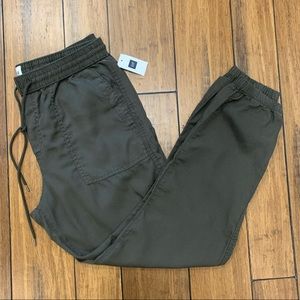 Gap Lightweight Jogger Pant